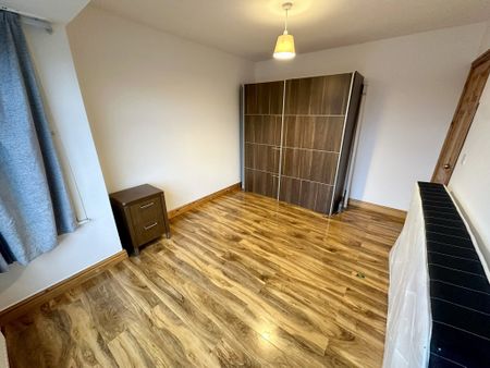 The Oval, Leeds - Photo 4