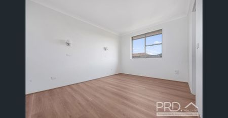 RENOVATED SPACIOUS THREE BEDROOM WITH AC - Photo 4