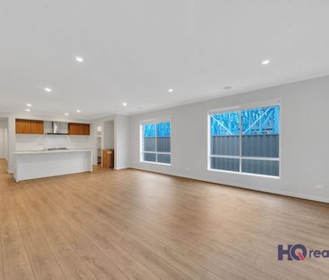 Brand new Elegance Meets Family Comfort - Photo 1