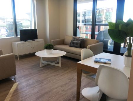 Spacious Two Bedroom Apartment in Victoria Residences! - Photo 5