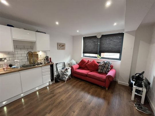 Carlton Square, Nottingham, Carlton - Photo 1