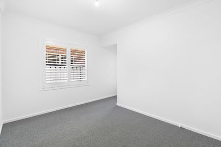 Brand New Flat with Parking & Outdoor Living - Photo 2