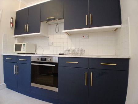 4 bed terraced house to rent in Avenue Road, Norwich, NR2 - Photo 3