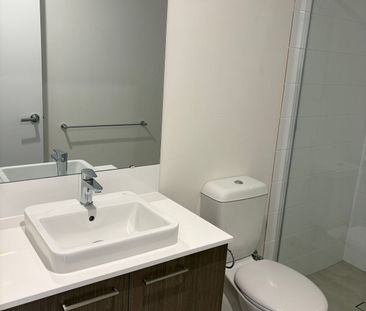Brand New 3 Bedroom, 2 Bathroom Home in Sought After Australind - Photo 3