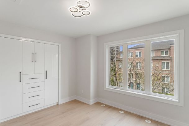 For Lease - 21 Galleria Parkway Unit# 21, Markham, Ontario - Photo 1