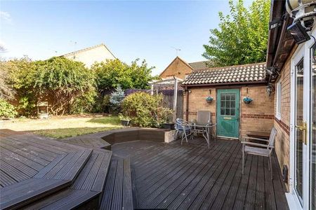 The Willows, Kemsley, Sittingbourne, Kent, ME10 - Photo 2