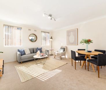 Light drenched and spacious with an unbeatable setting - Photo 2