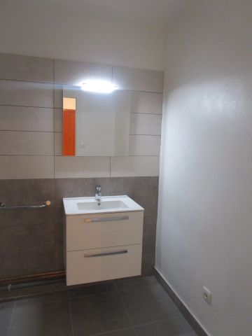 Location Appartement 3 pièces 60m² VALENCE 26000 - Photo 3