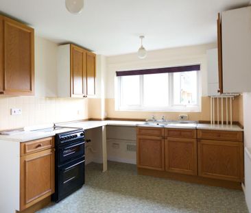 2 bedroom ground floor flat to rent - Photo 3