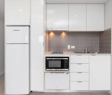 Modern Inner-City Apartment with River Views - Photo 6