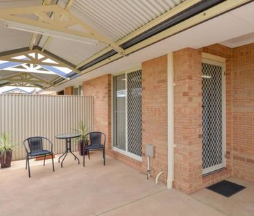 FULLY FURNISHED MODERN 2 BEDROOM UNIT! - Photo 5