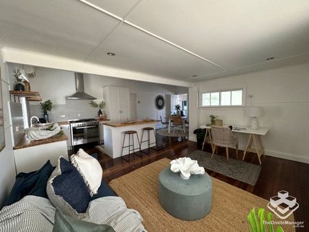 Stunning West End Queenslander - Photo 3