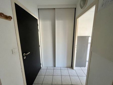 Location Appartement 1 pièce 21m² RODEZ 12000 - Photo 4