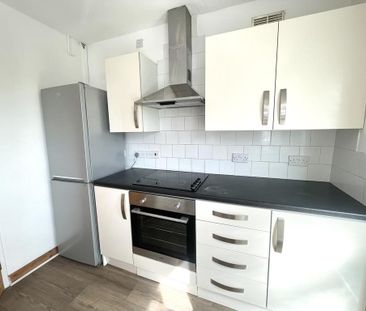 4 bedroom semi-detached house to rent - Photo 2