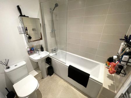 2 bedroom flat to rent - Photo 5