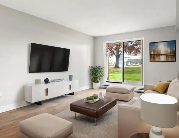 Elgin | 286 Queen Mary Road, Kingston - Photo 1