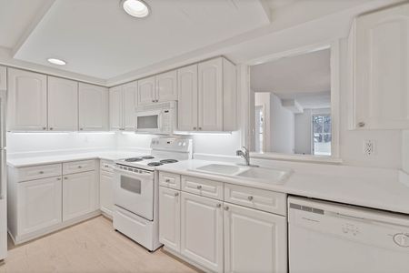 For Lease - 10 Tichester Road Unit# 404, Toronto, Ontario - Photo 4