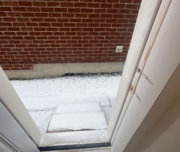 For Lease - 115 Chessington Avenue, East Gwillimbury, Ontario - Photo 3