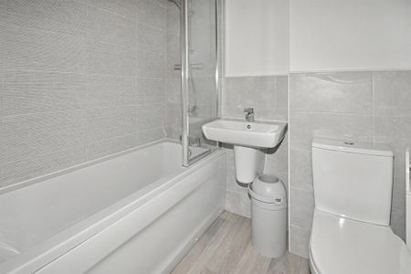 3 bedroom semi-detached house to rent - Photo 5