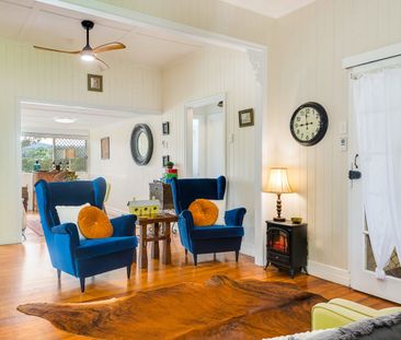 Appealing Dayboro Queenslander walking distance to the town - Photo 2