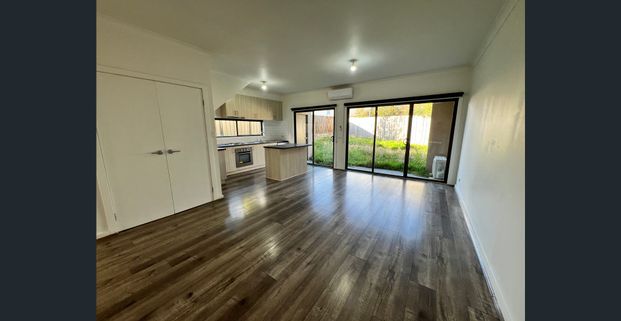 2 bedroom living in prime location - Photo 1
