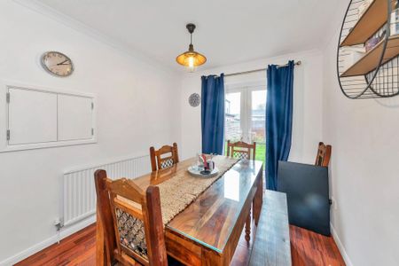 3 bedroom semi-detached house to rent - Photo 2