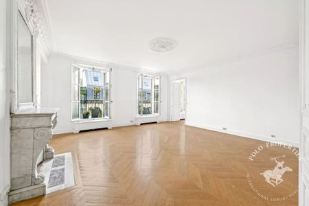 Etage élevé avec balcon et vue Tour Eiffel- Matignon - Photo 2