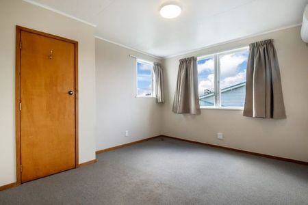 3 Bedrooms in Beach Haven - Photo 4