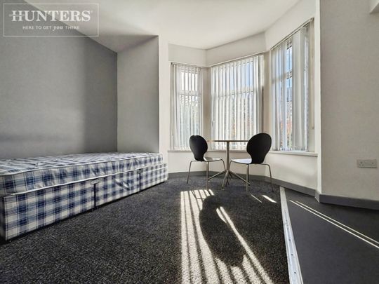 1 bedroom Property To Let Total Size: 227 SQ FT - Photo 1