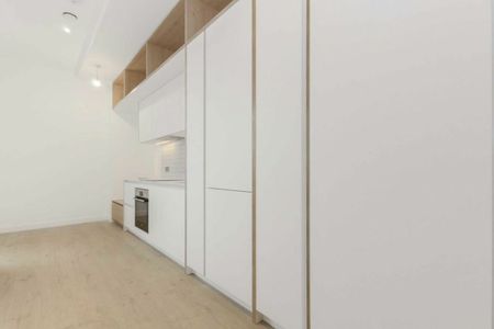 Great West Road, TW8, London - Photo 3