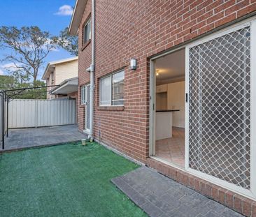 3 Bedroom Townhouse in Prime Location!! - Photo 5