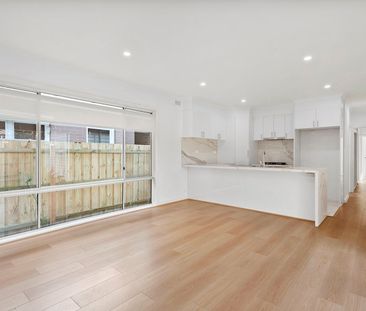 SPACIOUS 3 BEDROOM FAMILY HOME IN GREAT LOCATION - Photo 1