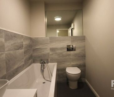 Bishops Drive, Feltham,TW14 - Photo 5