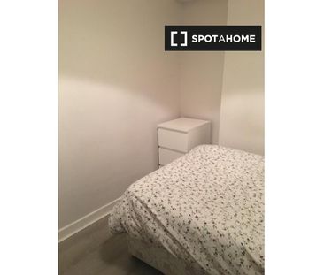 Rooms for rent in 8-bedroom house in Drumcondra, Dublin - Photo 1