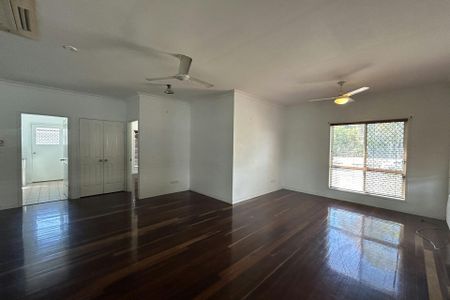 THIS FAMILY HOME OFFERS RELAXED LIVING WITH A FULLY FENCED YARD IN A QUIET CUL DE SAC - AVIALABLE NOW! - Photo 2