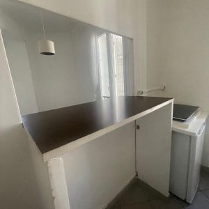 Appartement 1 pièces 32m2 MARSEILLE 8EME 523 euros - Photo 3