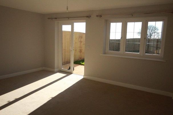 3 bedroom semi-detached house to rent - Photo 1