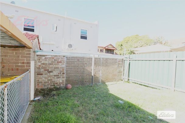 TWO BEDROOM GRANNY FLAT IN GREAT LOCATION! - Photo 1