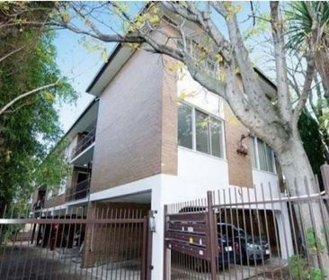 Charming and cosy apartment in the heart of St Kilda - Photo 1