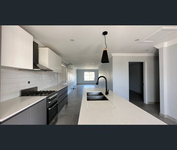 31 Moonshine Avenue, Cabramatta West, NSW 2166 - Photo 5