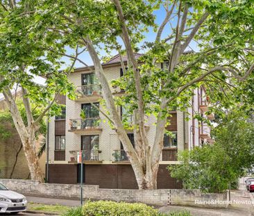 Freshly Painted & Beautifully Updated 2 Bedroom Apartment with Air Conditioning & Parking - Photo 4