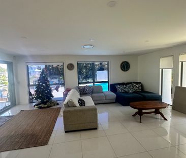 Broadbeach Waters - Photo 1