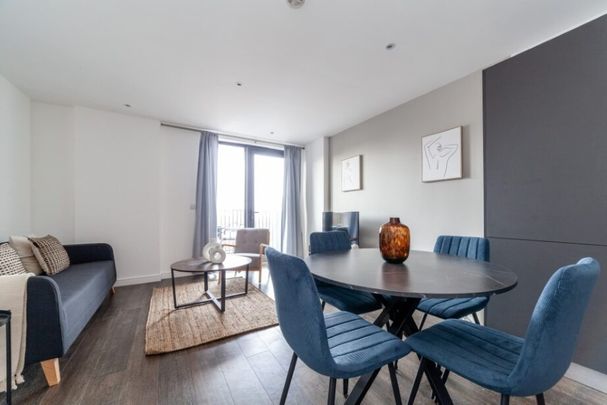 Woolwich High Street, London, SE18 - Photo 1