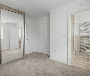 2 bedroom semi-detached house to rent - Photo 4