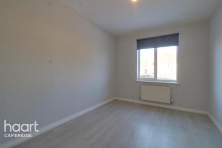 6 bedroom detached house to rent - Photo 3