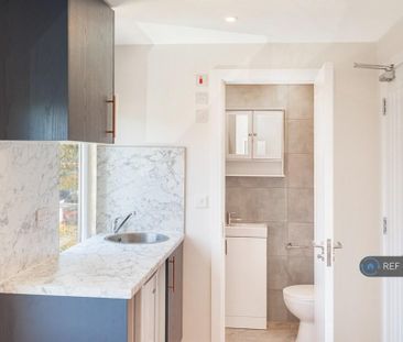 Studio to rent - Photo 5