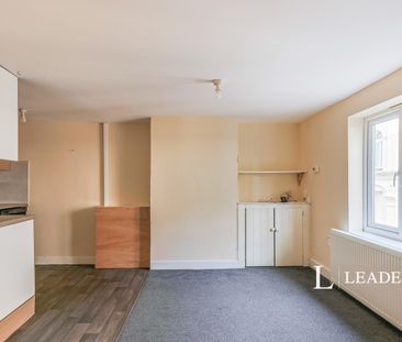 2 bedroom maisonette to rent North Street, Poole, Dorset, BH15 - Photo 3