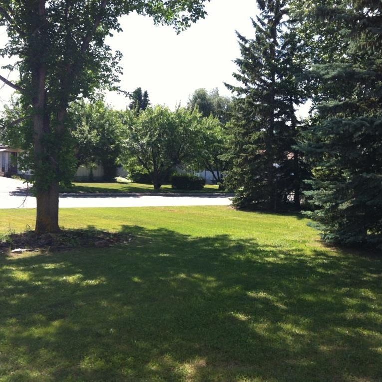 Beautiful Area with 2 Bedroom Suite in a Quiet Building - Photo 1