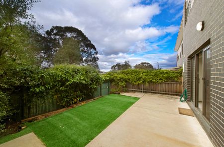 Well located Modern 3 Bedroom Townhouse - Photo 2