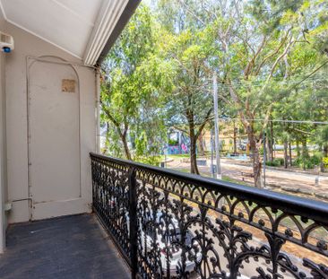 Elegant, updated Victorian terrace in sought-after park-side pocket - Photo 5